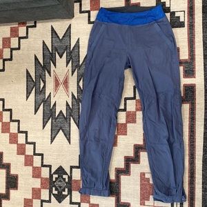 Patagonia women’s hiking pants blue size 4 organic cotton blend stretch waist.